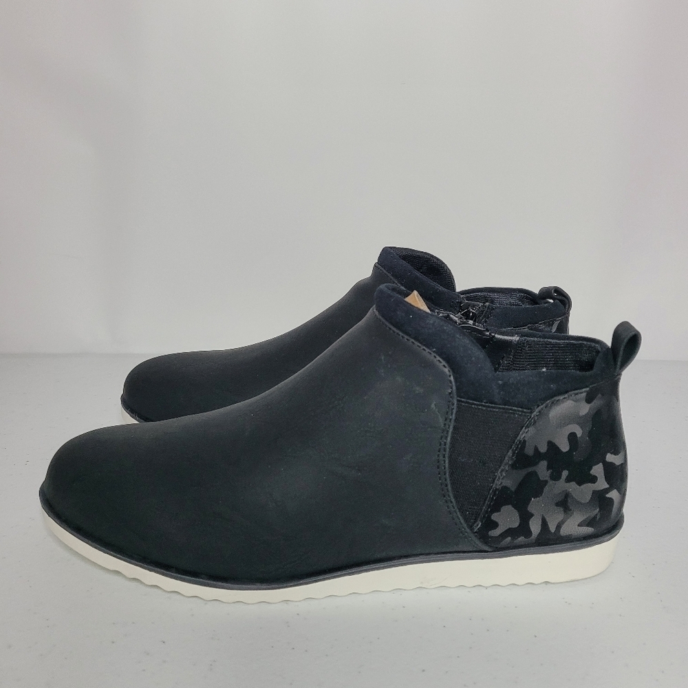 NIB Life Stride Zion Black Camo Slip On Sneaker Booties